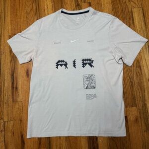 Nike Gray Short Sleeve Tee Graphic Design